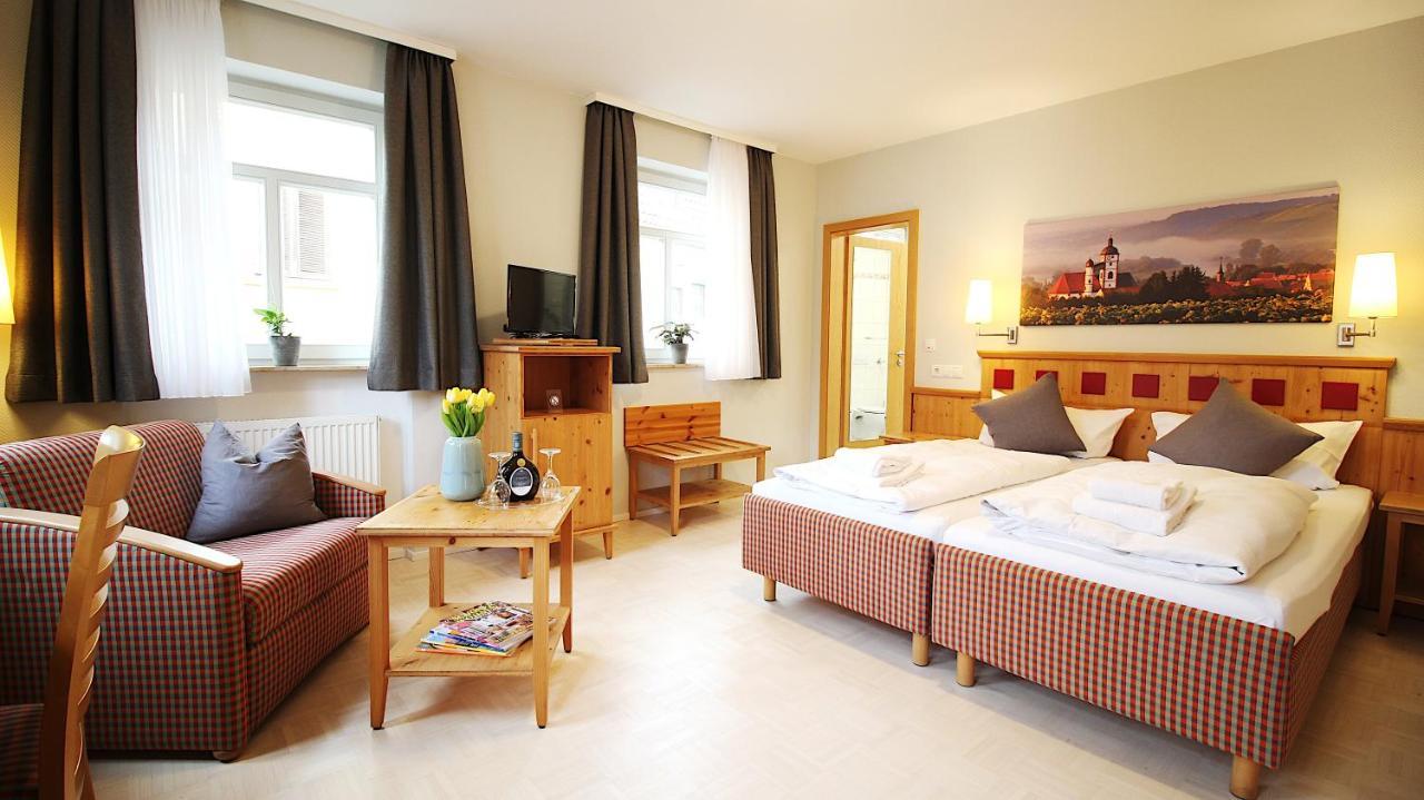 Aparthotel Alte Schmiede Dettelbach Buitenkant foto